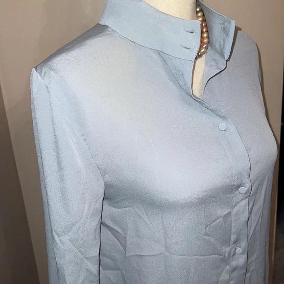 H & M Beautiful long sleeve Light Blue blouse. - Picture 4 of 11